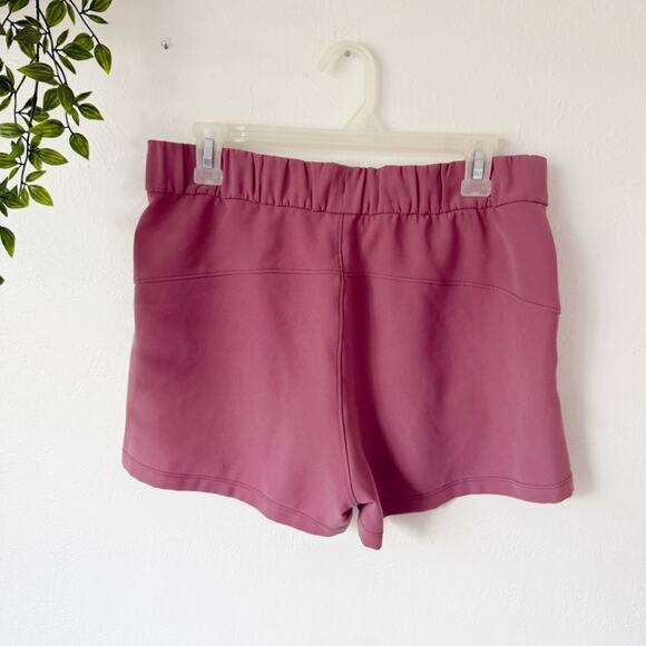 Lululemon On The Fly Short Woven 2.5'" in Misty Merlot Sz 8 - Picture 3 of 8